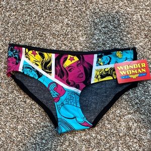 NWT Wonder Woman Sz Medium Panties